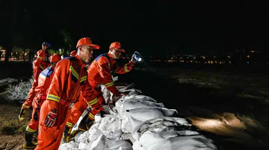 Çin'de şiddetli yağışlar nedeniyle su seviyesi hızla yükseldi