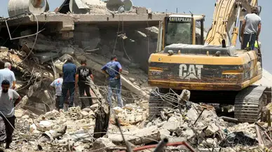 Lübnan'da enkaz altındaki 3 kişinin cenazesi çıkarıldı