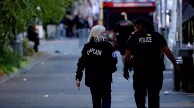 Paris'te bıçaklı saldırı: 3 kişi yaralandı, şüpheli gözaltında