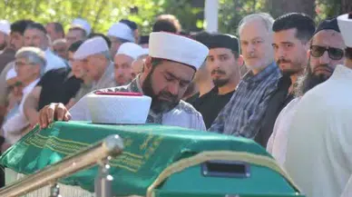 Sapanca'daki kazada yaşamını yitiren genç hafızın cenaze namazını imam olan babası kıldırdı