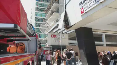 Esenyurt'ta 18 katlı rezidansta yangın çıktı