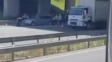 Küçükçekmece'de feci kaza: Otomobile çarpan motosiklet sürücüsü yaşamını yitirdi