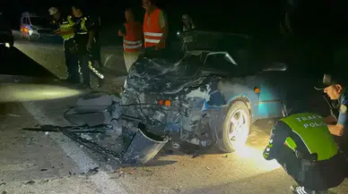 Bursa'da iki otomobil çarpıştı: Anne ve kızı yaşamını yitirdi