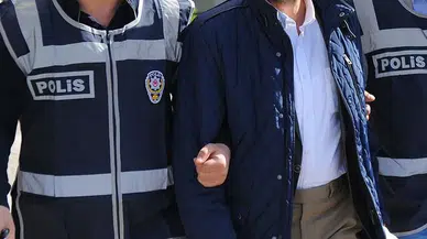 Otomobilin açılır tavanında yolculuk: 2 gözaltı, 4 bin 500 TL ceza