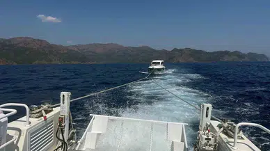 Marmaris açıklarında yat sürüklendi: 7 kişi kurtarıldı