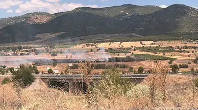 Burdur’da 20 dönümlük otluk alanda yangın: Soğutma çalışmaları sürüüyor