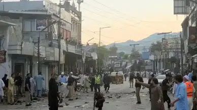 Pakistan'da polis karakolu önünde saldırı: Can kaybı 16'ya yükseldi