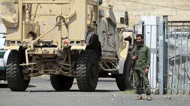 Yemen'de roket ve İHA saldırısı: 30 asker hayatını kaybetti