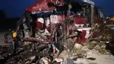 Gana’da iki yolcu minibüsü çarpıştı: 13 ölü, 5 yaralı