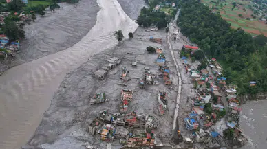 Nepal'de mucize: İki işçi tünelden 9 gün sonra sağ çıkarıldı