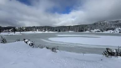 Karagöl Yaylası buzla kaplandı: Gölet buz tuttu