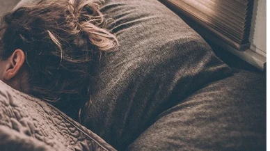 Genç kadın, gece yarısı yatağında 2,5 metrelik pitonla uyandı