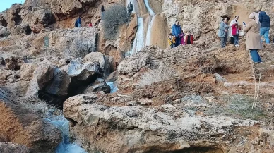 GAP Şelalesi Derik'te yeniden akmaya başladı, üreticiler rekolte beklentisini dile getirdi