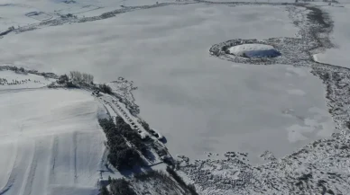 Sivas’ta Hafik Gölü'nün yüzeyi buz tuttu: Hava sıcaklığı eksi 21 derece