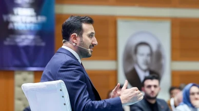 AK Partili Abdullah Özdemir'den billboard tepkisi: 'Gerçekler brandayla gizlenemez'