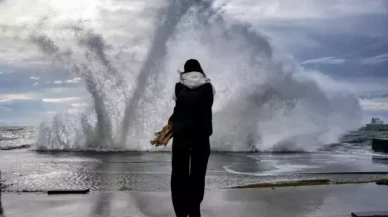 İstanbul Sahilleri'nde lodos alarmı: Sahil yolu kullanılamaz hale geldi
