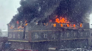 İSTANBUL Tuzla’daki fabrikada yangın çıktı, siyah duman gökyüzünü kapladı