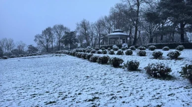 Valiliğin uyarısının ardından İstanbul’da kar yağışı başladı, okullar tatil edildi