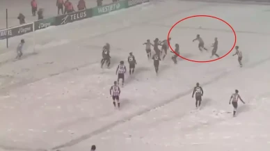 Premier Ligi finali yeniden gündemde, kar altında oynanan maç viral oldu