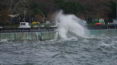 Tekirdağ’da şiddetli lodos: Dalga boyu 4 metreyi buldu