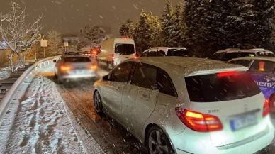 İstanbul yıllar sonra yeni yıla karla uyandı: İlçelerden peş peşe görüntüler geldi