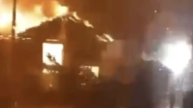 Elektrik direği patladı, mobilya atölyesi küle döndü