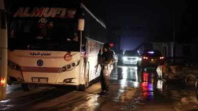 Son dakika geçildi: Halep'teki terör örgütü YPG/SDG'li son grup şehrin dışına tahliye edildi