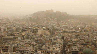 Afrika tozu Atina’yı etkisi altına aldı: Gökyüzü sarıya döndü
