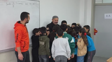 Okula gidemedi, okul yaptırdı: 74 yaşında hayalini gerçekleştirdi