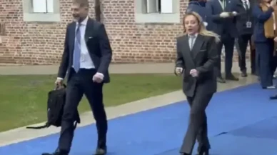 İtalya Başbakanı Meloni AB zirvesi çıkışında zor anlar yaşadı