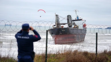 Sarıyer açıklarında karaya oturan kargo gemisi 2 gündür bekliyor: Ekipler bölgede