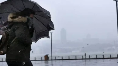 İstanbulda fırtına alarmı: Çatı uçması ve ağaç devrilmesine dikkat