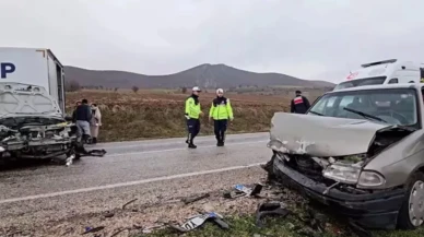 Tokat'ta iki araç çarpıştı: 7 kişi yaralandı
