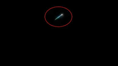 Küçükçekmece semalarında gizemli ışık! Görenler cep telefonuna sarıldı