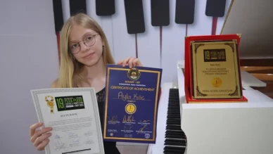 12 yaşındaki Aylin Kılıç, Gürcistan'daki uluslararası piyano yarışmasında birinci oldu