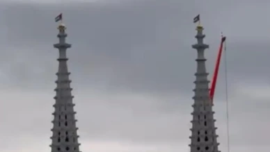 Viyana’daki Votiv Kilisesi'ne asılan Filistin bayrakları 3 gün sonra kaldırıldı