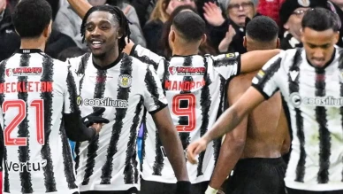 80 bin nüfuslu küçük kasabadan büyük zafer: St. Mirren şampiyon oldu