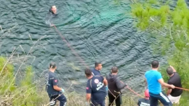 Eşini ve çocuğunu öldürüp kaza süsü vermişti: Cezaevinde kendini astı