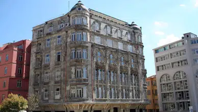 İstanbul'un tarihi gözde apartmanı satıldı