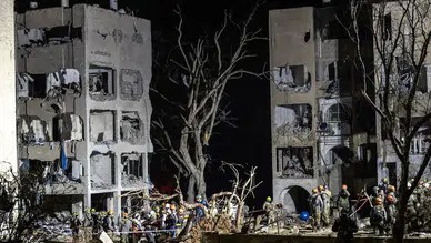 “Gerilim zirvede: İran, İsrail ve ABD üslerini vurduğunu duyurdu”