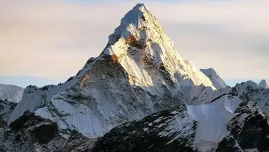 Everest’in tahtı sarsıldı: En büyük dağ o değil