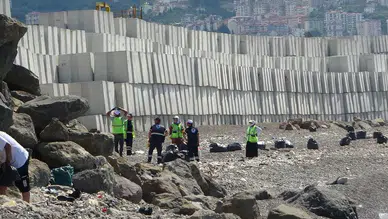 Faroz Limanı'ndaki dev bloklar dikkat çekiyor: Görüntü Çin Seddi'ni andırdı