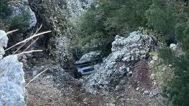 Mersin’de otomobil uçuruma yuvarlandı: 2 kişi öldü, 1 kişi yaralandı