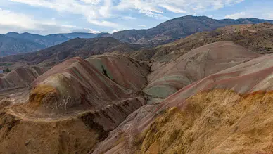 Erzurum'daki 45 milyon yıllık Gökkuşağı Tepeleri görüntülendi