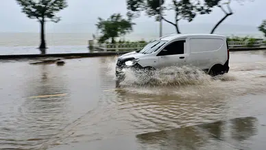 İstanbul'da kuvvetli sağanak uyarısı! Çatalca, Başakşehir ve Arnavutköy için kritik saatler