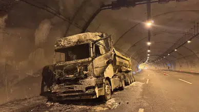 Kuzey Marmara Otoyolu'nda tırın motoru yandı