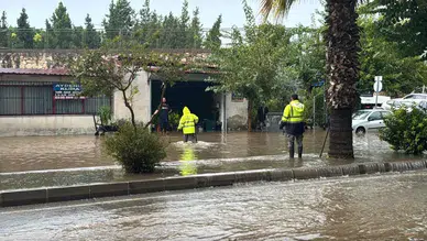 Mersin'de okullar tatil mi, Silifke ve Erdemli ilçelerini vuran sağanak sonrası yarın okul var mı?