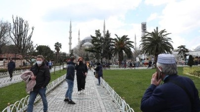 Sultahahmet'te turist yoğunluğu: Sosyal mesafeyi hiçe saydılar...