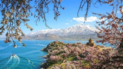 Van dünyanın dört bir yanından turist bekliyor