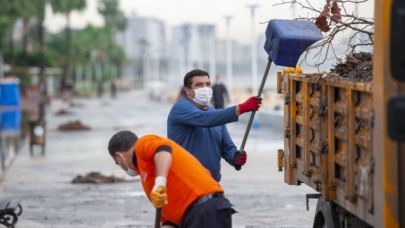 Mersin'de sağanak ve fırtınanın zarar verdiği bölgelerde hasar tespiti yapılıyor